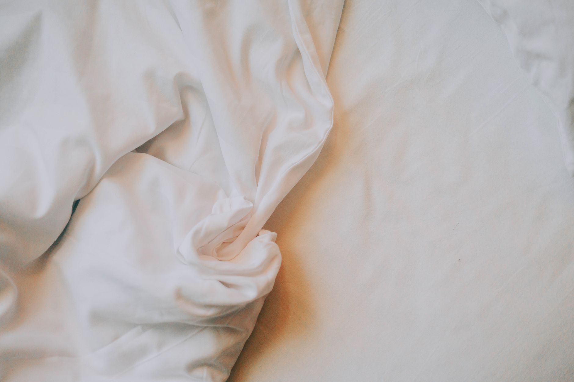 BIOWEAVES Organic Cotton Sheets Review: GOTS-Certified Sateen, and What That Label Really Covers