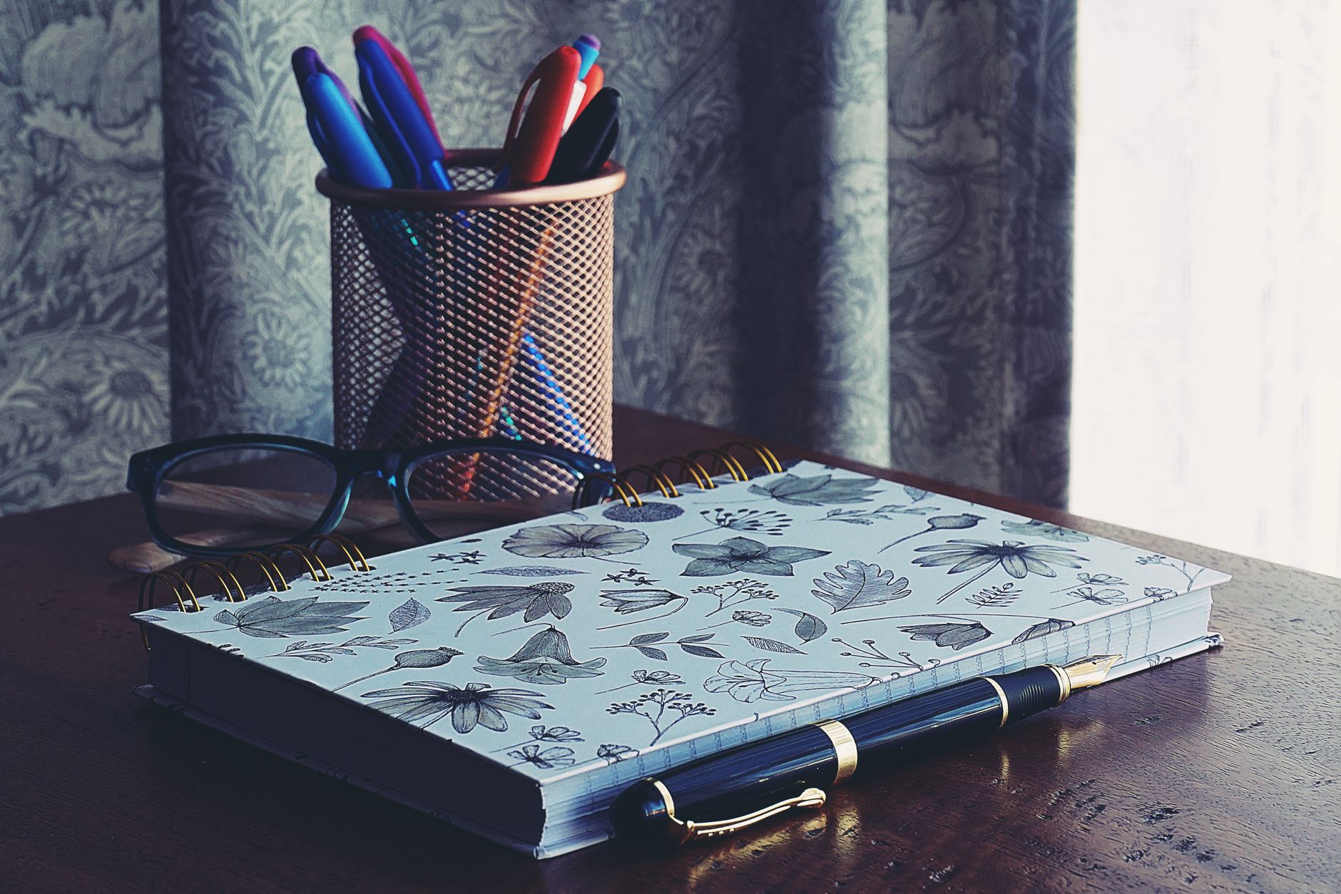Moleskine Classic Notebook (Large, Ruled) Review: The FSC-Certified Icon vs. Cheaper Rivals